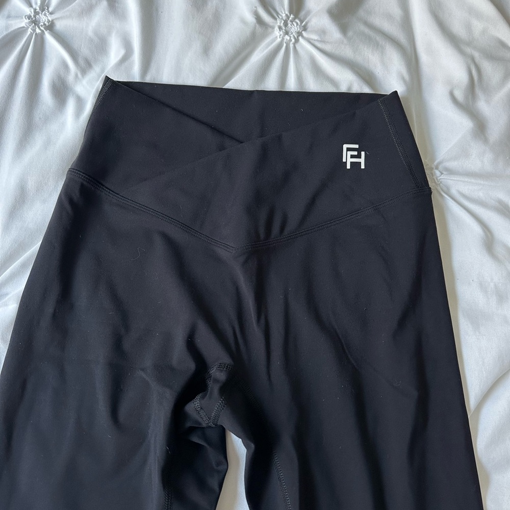 FH Black High-Waisted Cross Leggings